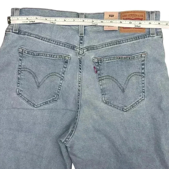 Levi’s High Rise Mom Jean in Shred of Dignity, size 32x27, NWT - Picture 8 of 8